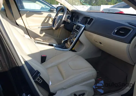 2014 Volvo S60 T5 z USA, uszkodzony, nr VIN YV1612FS0E1290215